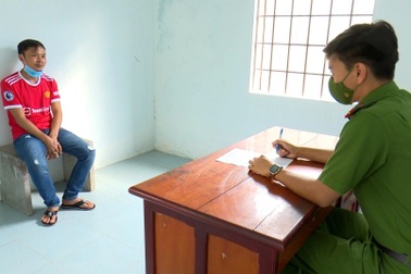 "Con bạc" lao vào hành hung công an để giải vây cho đồng bọn