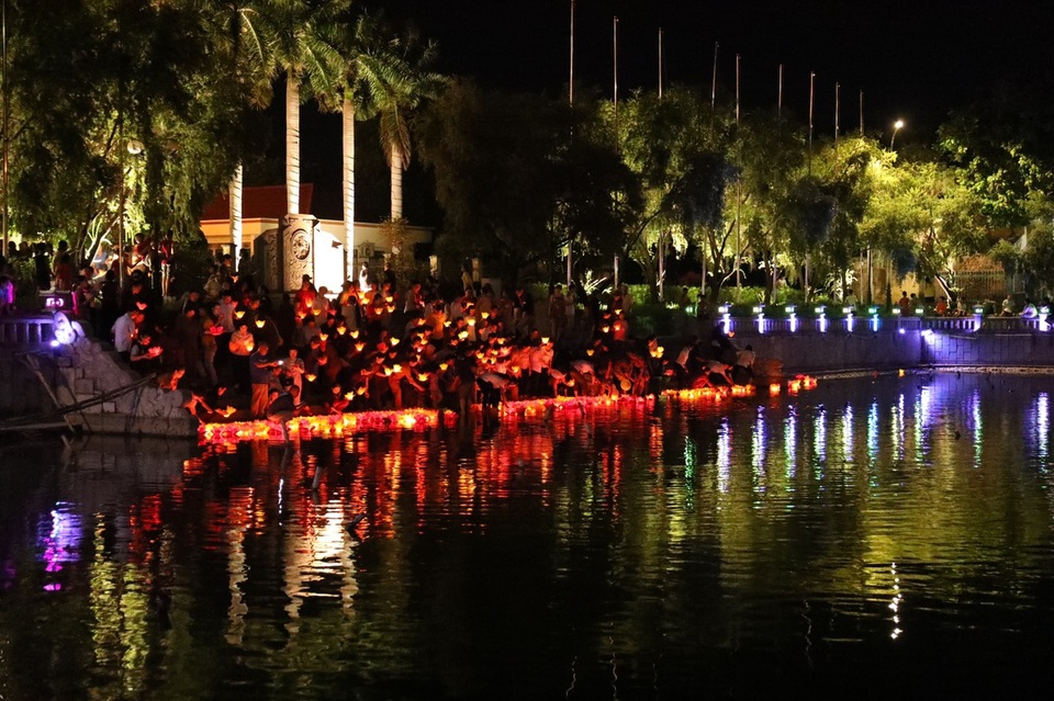 Lễ cầu siêu tri ân các Anh hùng liệt sỹ tại đền thờ Hoa Lư - Ninh Bình - 7 Lễ cầu siêu tri ân các Anh hùng liệt sỹ tại đền thờ Hoa Lư - Ninh Bình - 7