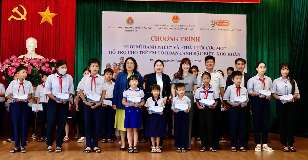Acecook Việt Nam thăng hạng trong Top 100 doanh nghiệp bền vững 2024 - 5 Acecook Việt Nam thăng hạng trong Top 100 doanh nghiệp bền vững 2024 - 5