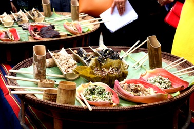 Thưởng thức ẩm thực của đồng bào các dân tộc ở miền Trung