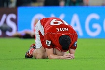 Giấc mơ dự World Cup tan vỡ, cầu thủ Indonesia đổ gục xuống sân