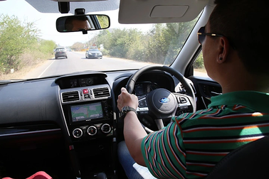 Trường hợp nào ô tô tay lái nghịch được lưu hành ở Việt Nam?