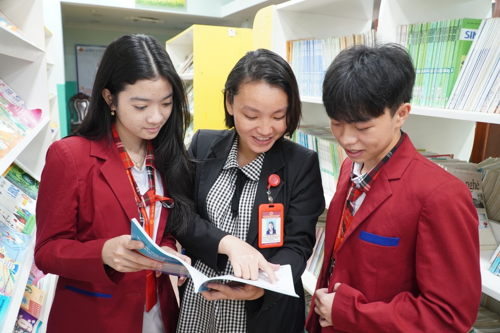 Năm học tới, học sinh lớp 12 tại TPHCM sử dụng những sách giáo khoa nào? - 1 Năm học tới, học sinh lớp 12 tại TPHCM sử dụng những sách giáo khoa nào? - 1