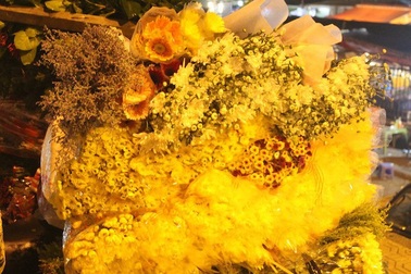 Chợ hoa Quảng An "e ấp" đầu đông!