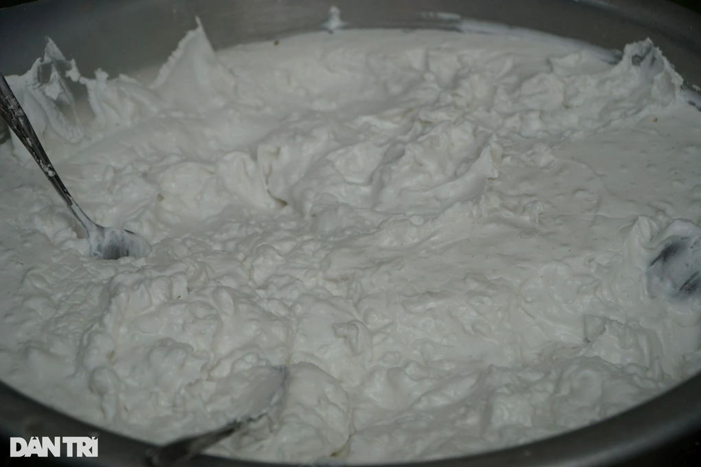Mỏi tay gói bánh tiến vua, kiếm cả triệu đồng trong ngày lễ - 3 Mỏi tay gói bánh tiến vua, kiếm cả triệu đồng trong ngày lễ - 3