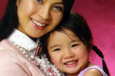 Những bà mẹ nổi tiếng lấy lại vẻ hấp dẫn