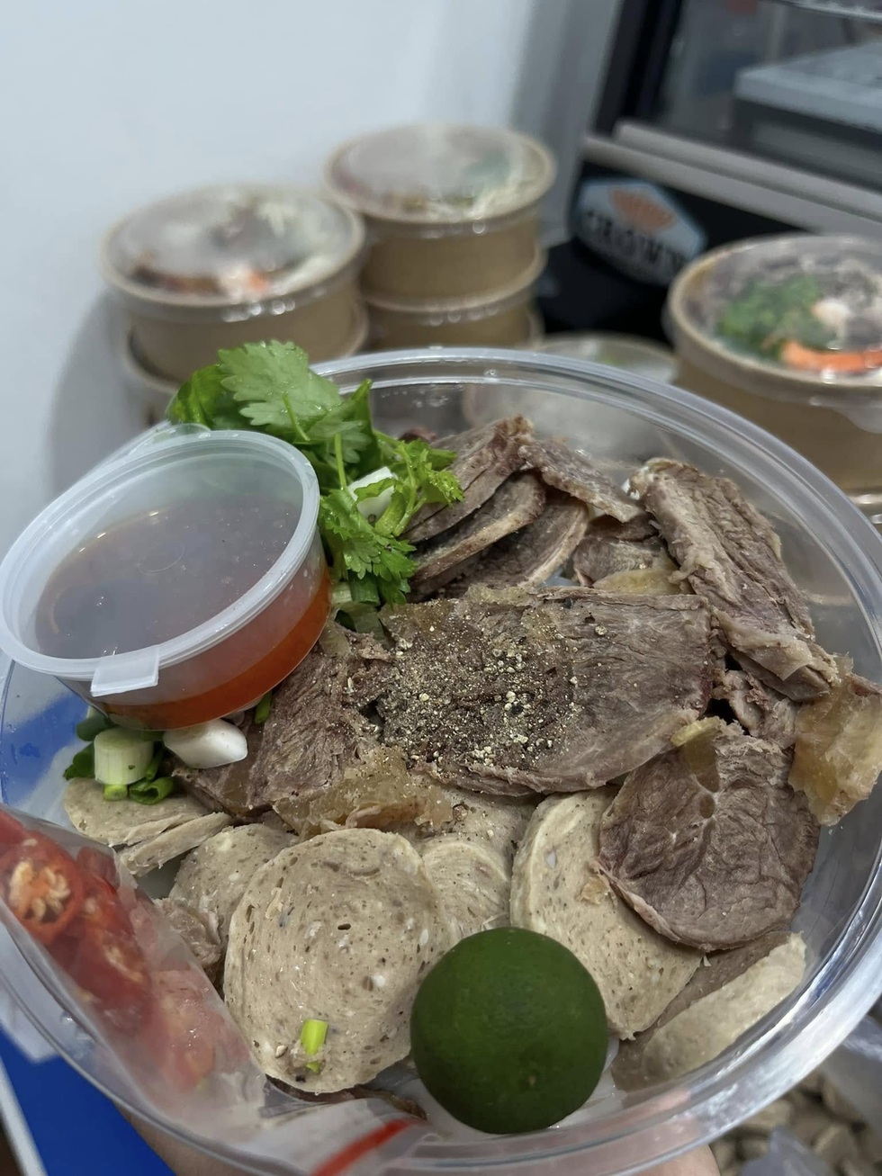 Phượng Singapore: Cô gái Việt gây sốt khi mỗi bữa nấu gần 30 món ăn - 6 Phượng Singapore: Cô gái Việt gây sốt khi mỗi bữa nấu gần 30 món ăn - 6