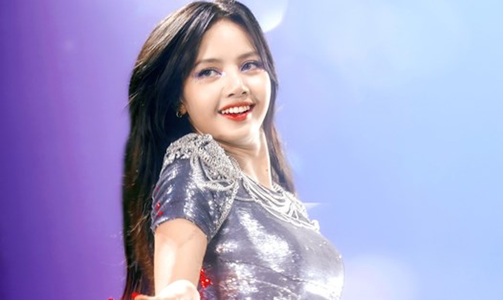 Bạn trai doanh nhân không bỏ rơi Lisa giữa giai đoạn khó khăn - 4 Bạn trai doanh nhân không bỏ rơi Lisa giữa giai đoạn khó khăn - 4