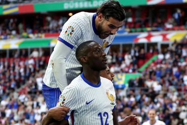 Đội tuyển Pháp kỳ lạ: Chỉ thắng nhờ… phản lưới nhà