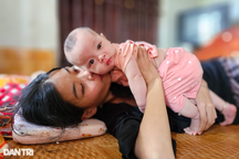 Chuyện buồn của người mẹ trẻ đơn thân từ chối điều trị ung thư để sinh con