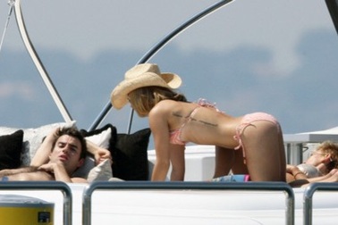 Thâm nhập thế giới gái mại dâm 40.000 USD/đêm tại Pháp