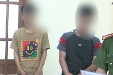 Bắt hai học sinh lớp 11 bán cần sa trước cổng trường học