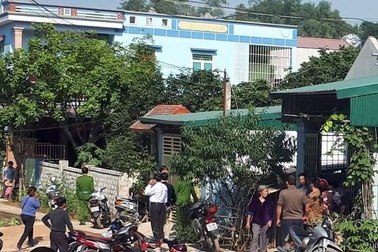 Bố mẹ cháu bé 20 ngày tuổi đau đớn xác nhận thi thể con