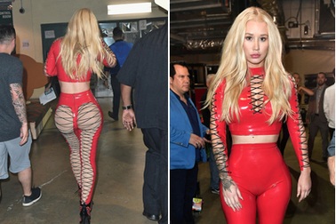 Kinh ngạc với trang phục táo bạo của ca sỹ 27 tuổi