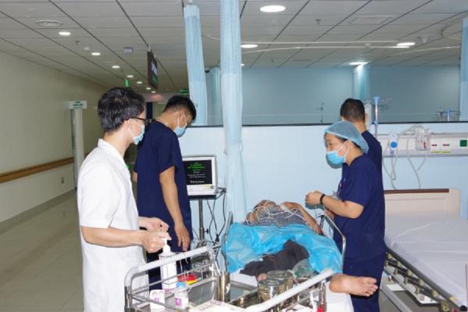 Lặn gần 1 giờ ở độ sâu 30 mét, ngư dân nguy kịch - 2 Lặn gần 1 giờ ở độ sâu 30 mét, ngư dân nguy kịch - 2
