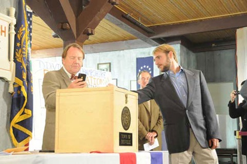 10 cử tri "khai màn" bỏ phiếu bầu Tổng thống Mỹ 