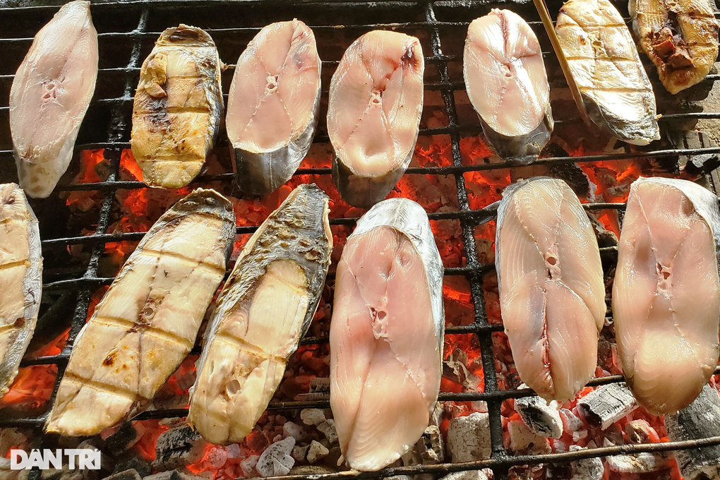Nghề ôm lò than đỏ rực trong nắng nóng 40 độ - 3 Nghề ôm lò than đỏ rực trong nắng nóng 40 độ - 3
