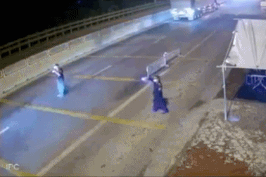 Tài xế hất văng cảnh sát cơ động để trốn khai báo y tế