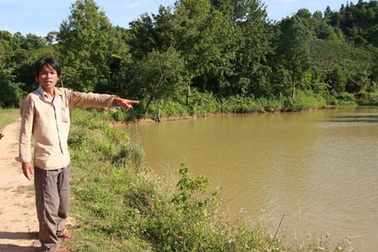 Đắng lòng bé gái 5 tuổi chết đuối ở hồ nuôi cá