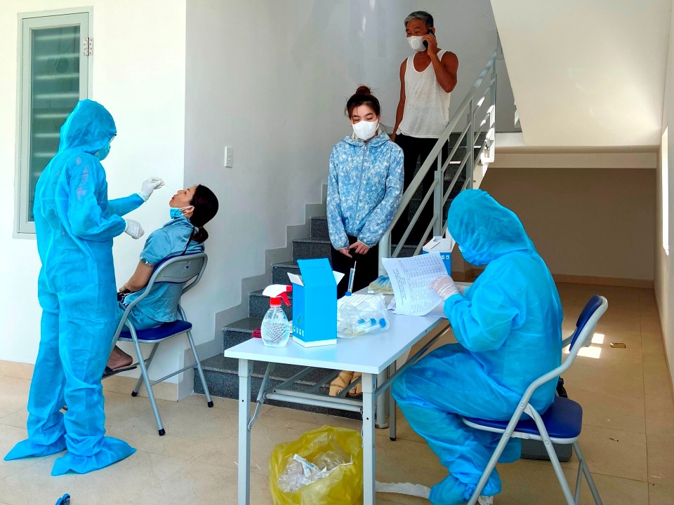 20 người phải cách ly do ca nghi Covid-19 về quê làm căn cước công dân - 1 20 người phải cách ly do ca nghi Covid-19 về quê làm căn cước công dân - 1