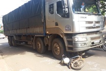 Người đàn ông tử vong sau khi bị xe tải kéo lê 30 mét