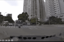 Hà Nội: Xử phạt tài xế xe buýt đi ngược chiều, cố tình chặn đầu ô tô