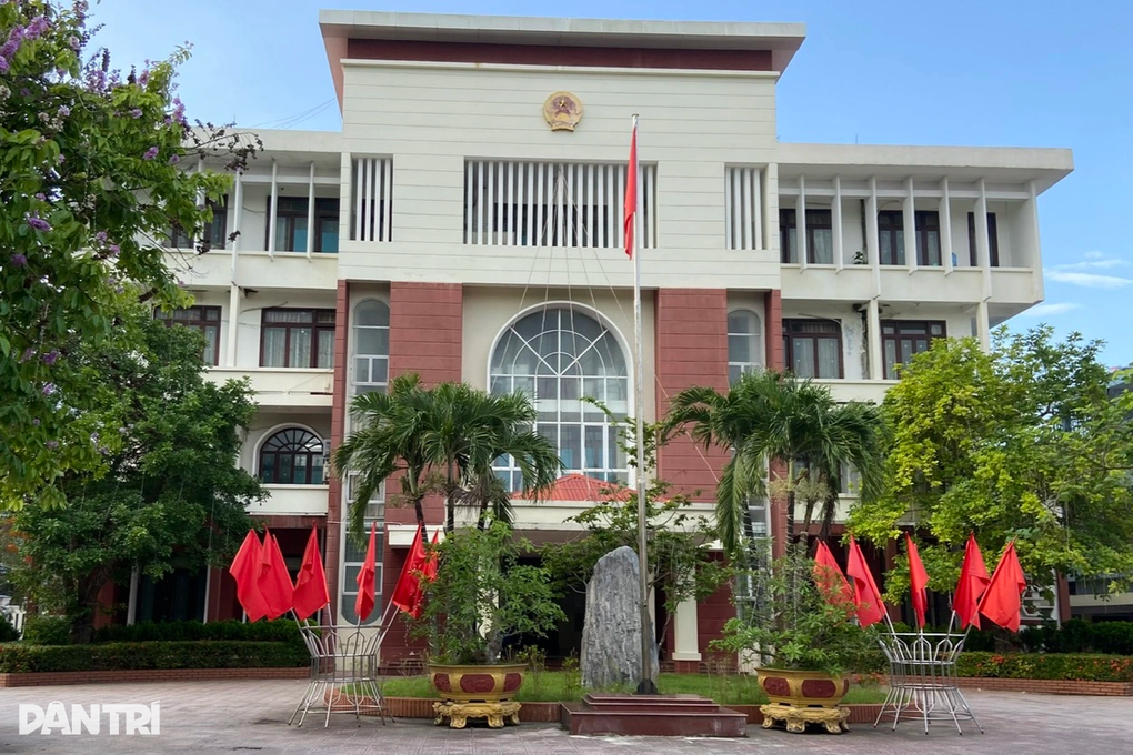 Chủ tịch UBND thị xã tại Quảng Bình xin nghỉ hưu trước tuổi - 1 Chủ tịch UBND thị xã tại Quảng Bình xin nghỉ hưu trước tuổi - 1