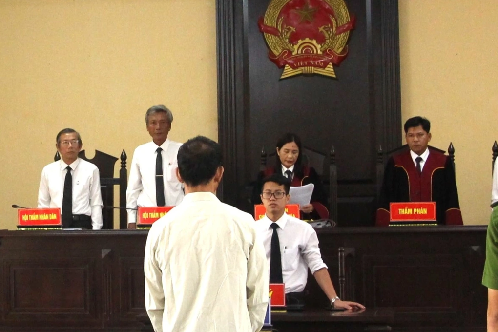 Lĩnh án 13 năm tù vì sàm sỡ con riêng của bạn gái - 1 Lĩnh án 13 năm tù vì sàm sỡ con riêng của bạn gái - 1