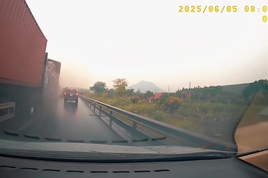 Tài xế xử lý chuẩn xác, cứu mạng cả gia đình