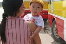 Hành khách “mất vía” vì xe buýt chèn nhau có tổ chức