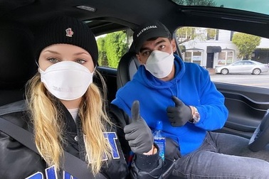 "Sao" Hollywood "sốt sắng" vì dịch Covid-19