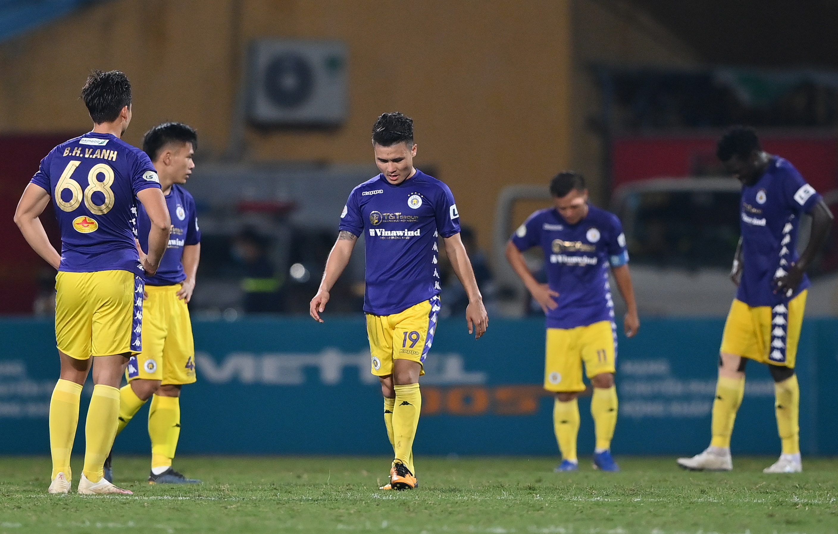 CLB Viettel 0-0 CLB Hà Nội: Kẻ vững ngôi đầu, người tụt thứ hạng - 21 CLB Viettel 0-0 CLB Hà Nội: Kẻ vững ngôi đầu, người tụt thứ hạng - 21