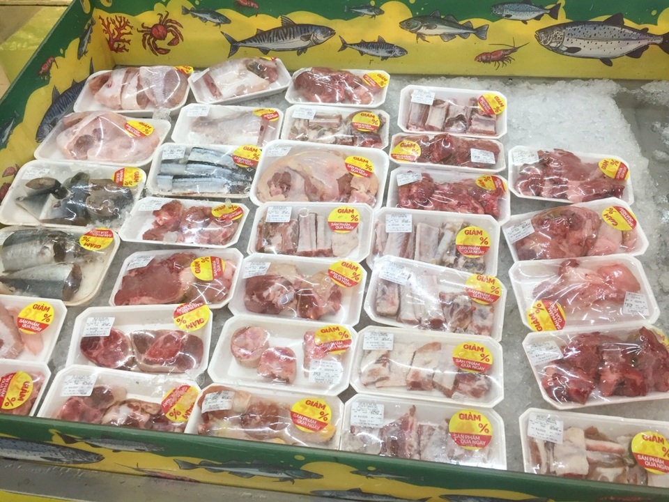 Thịt heo nhập khẩu giá rẻ bán đầy các cửa hàng ở TPHCM - 1 Thịt heo nhập khẩu giá rẻ bán đầy các cửa hàng ở TPHCM - 1