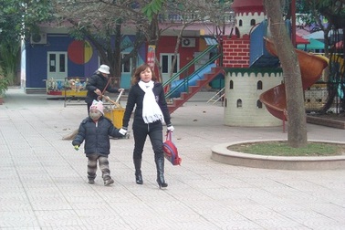 Con nghỉ rét, bố mẹ đảo lộn công việc