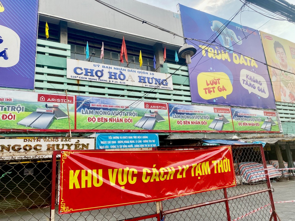 TPHCM: Giá rau xanh tăng vì hàng trăm khu chợ tạm đóng cửa - 1 TPHCM: Giá rau xanh tăng vì hàng trăm khu chợ tạm đóng cửa - 1