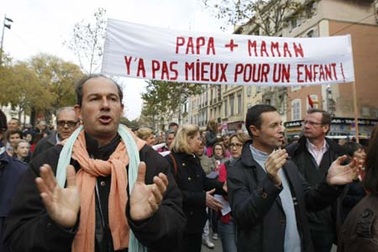 Hàng trăm người Pháp tuần hành phản đối hôn nhân đồng tính