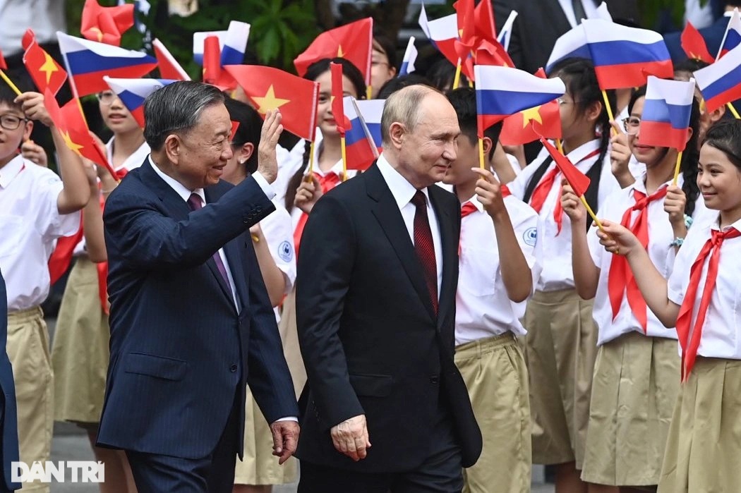 Chủ tịch nước Tô Lâm chủ trì lễ đón Tổng thống Nga Putin (Ảnh: Mạnh Quân).