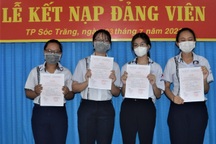 10 học sinh lớp 12 được kết nạp Đảng ngay trước kỳ thi tốt nghiệp THPT