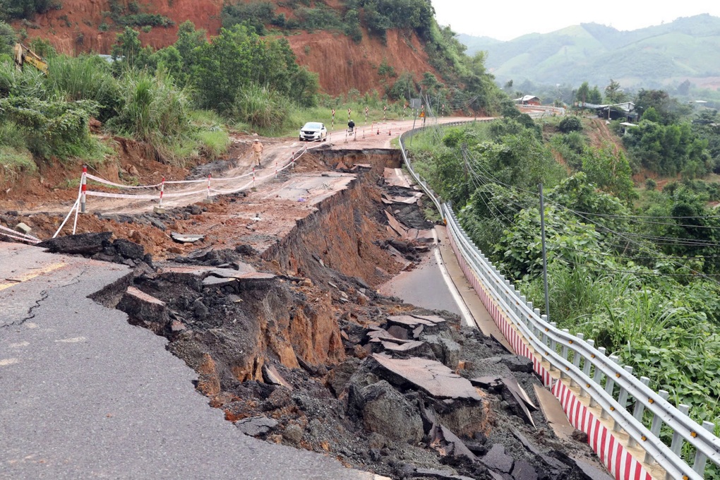 Khánh Hòa công bố tình huống khẩn cấp về thiên tai đợt 2 - 1 Khánh Hòa công bố tình huống khẩn cấp về thiên tai đợt 2 - 1