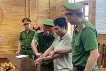 Bắt tạm giam chủ đất phá 2.400m2 khoai lang của người thuê