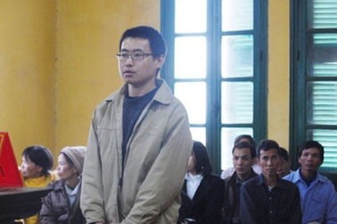 Kẻ tẩm xăng đốt xác người tình được luật sư cứu sống