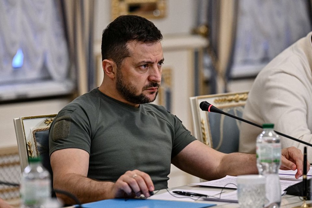 Tổng thống Ukraine thừa nhận tình hình rất khó khăn ở Donbass - 1 Tổng thống Ukraine thừa nhận tình hình rất khó khăn ở Donbass - 1