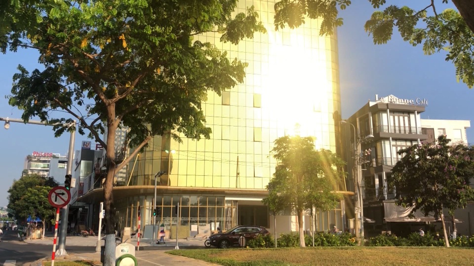 Đà Nẵng xử phạt các chủ đầu tư tự ý “dát vàng” cao ốc - 3 Đà Nẵng xử phạt các chủ đầu tư tự ý “dát vàng” cao ốc - 3