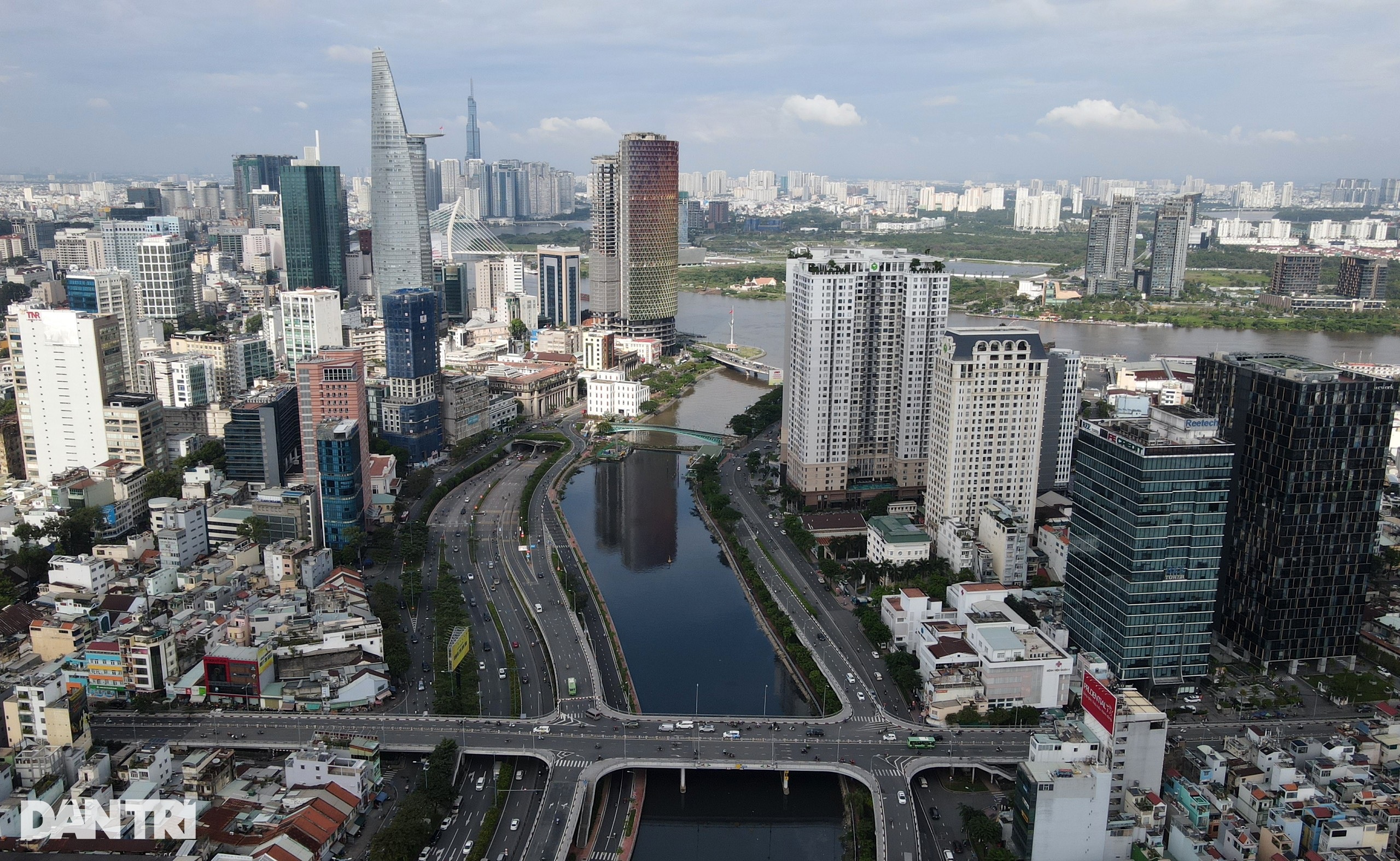 Bắt đầu dời cây, thi công mở rộng 8km đại lộ Võ Văn Kiệt ở TPHCM - 11