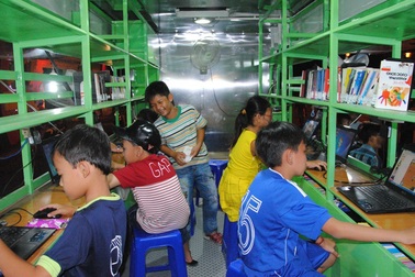 Người lao động nữ được nghỉ làm để trông con trong bão 16