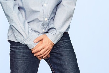 "Vôi hóa tinh hoàn" sau khi bị… muỗi đốt