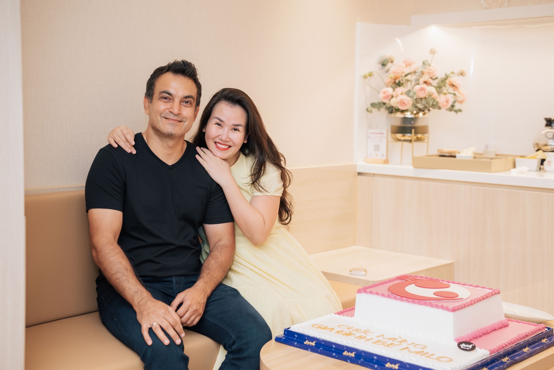 Võ Hạ Trâm: Viên mãn bên chồng Ấn Độ, gây sốt khi hát ca khúc 3 tỷ lượt xem - 8 Võ Hạ Trâm: Viên mãn bên chồng Ấn Độ, gây sốt khi hát ca khúc 3 tỷ lượt xem - 8