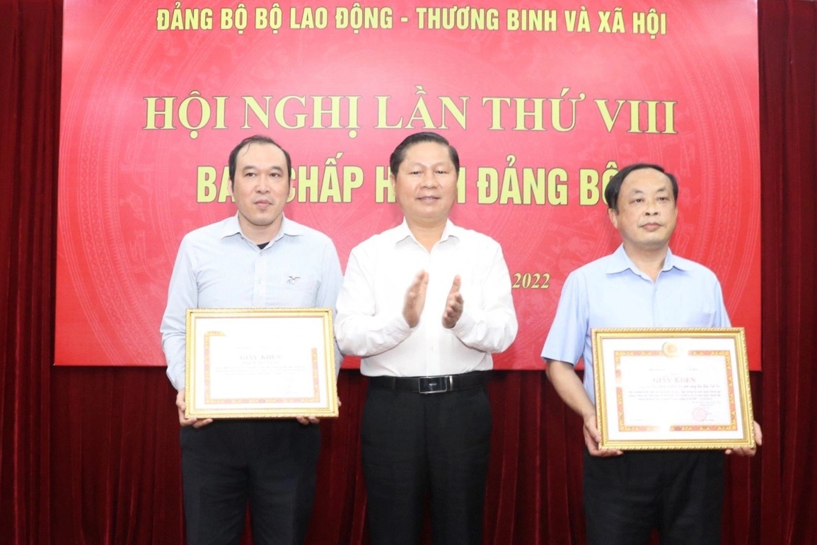 Tinh thần trách nhiệm của cấp ủy trong toàn Đảng bộ được nâng lên rõ rệt - 3 Tinh thần trách nhiệm của cấp ủy trong toàn Đảng bộ được nâng lên rõ rệt - 3