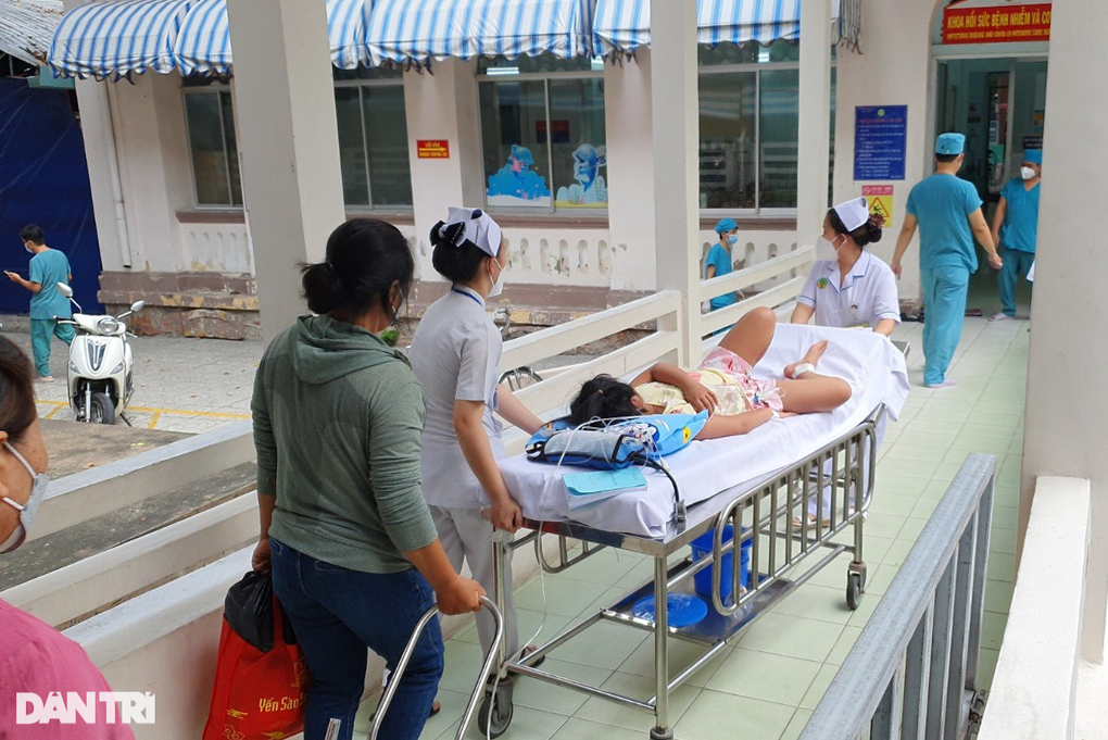 Gần đỉnh dịch sốt xuất huyết, TPHCM cầu cứu Bộ Y tế vì thiếu thuốc - 3 Gần đỉnh dịch sốt xuất huyết, TPHCM cầu cứu Bộ Y tế vì thiếu thuốc - 3