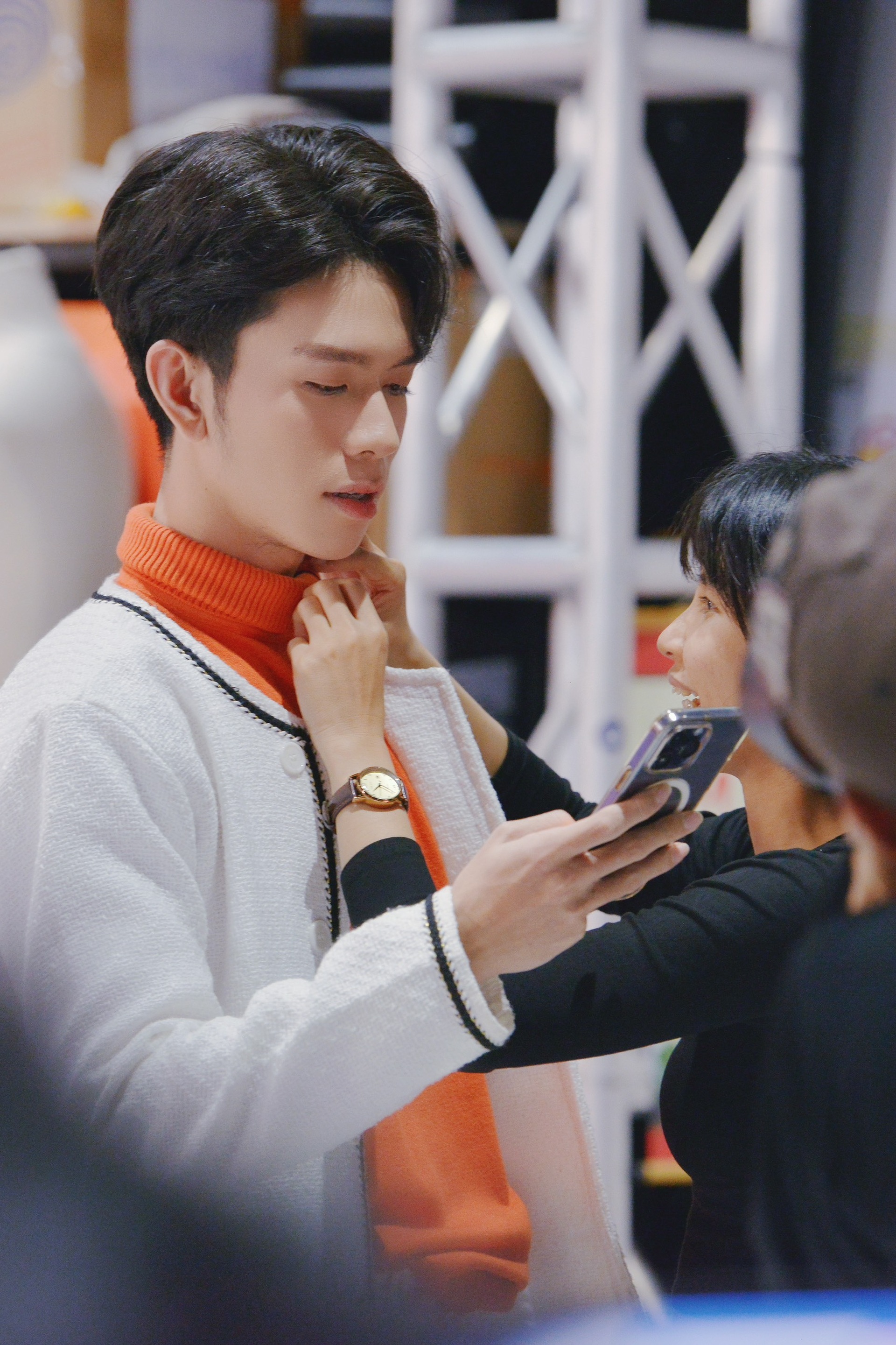 Người trẻ nhịn ăn, nhịn vệ sinh để livestream, mua nhà lầu chỉ sau một đêm? - 5 Người trẻ nhịn ăn, nhịn vệ sinh để livestream, mua nhà lầu chỉ sau một đêm? - 5